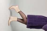 Gold zımbalı bej deri bot