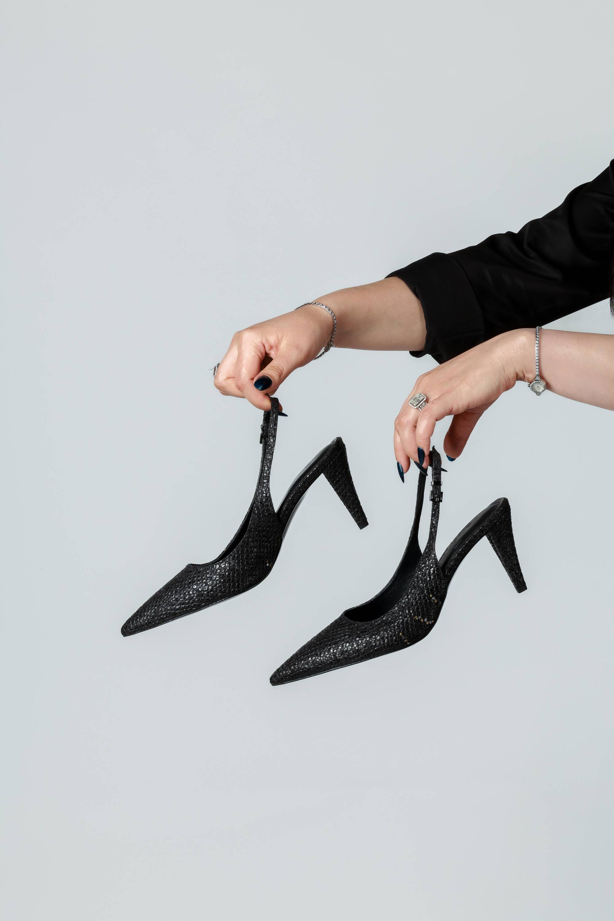 Siyah Yılan Desenli Kısa Topuk Stiletto