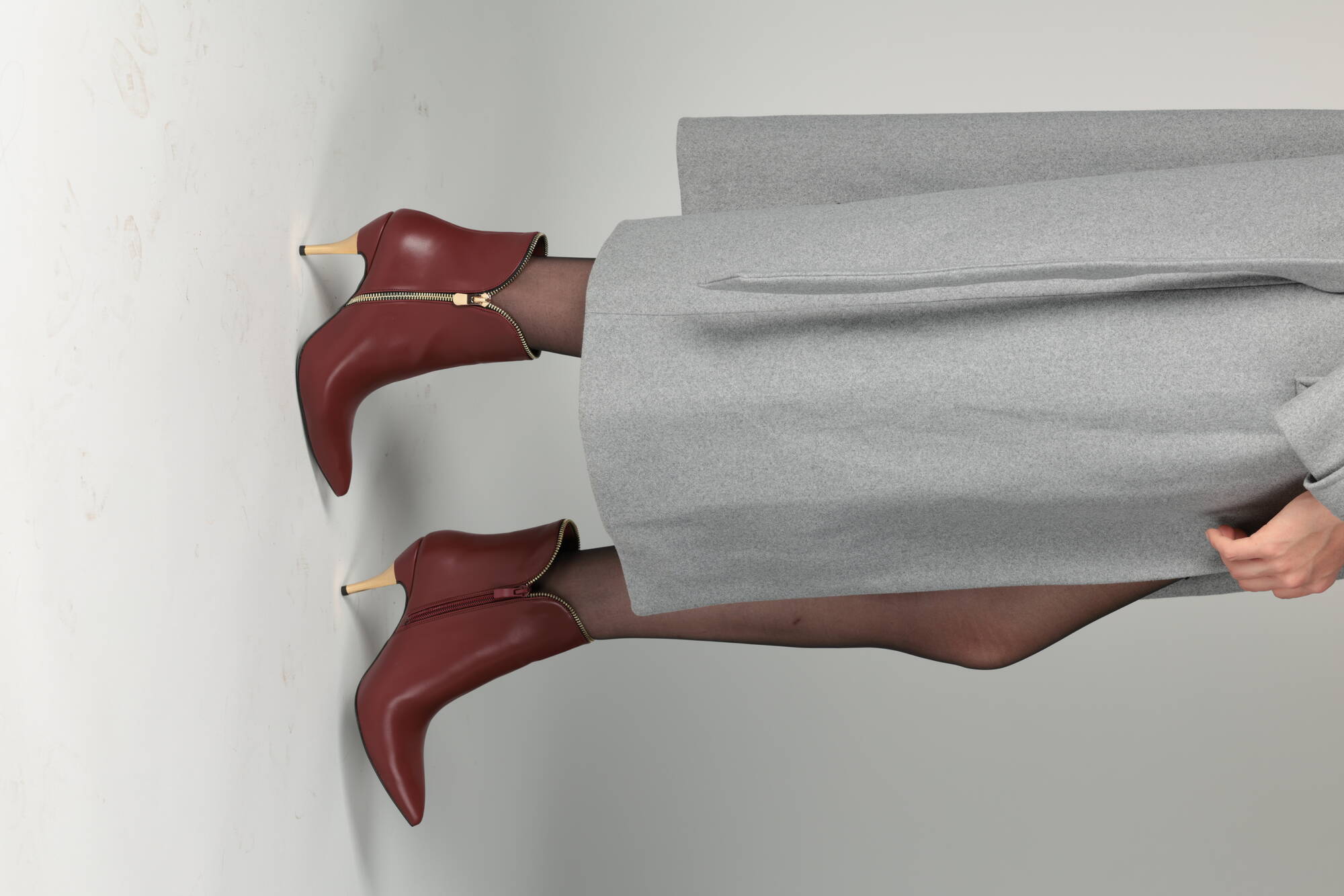 Bordo fermuar detaylı topuklu bot